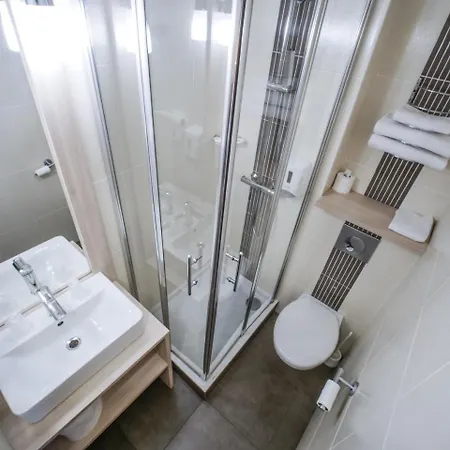 Hôtel Inn Design - Restaurant L'Escale 2*